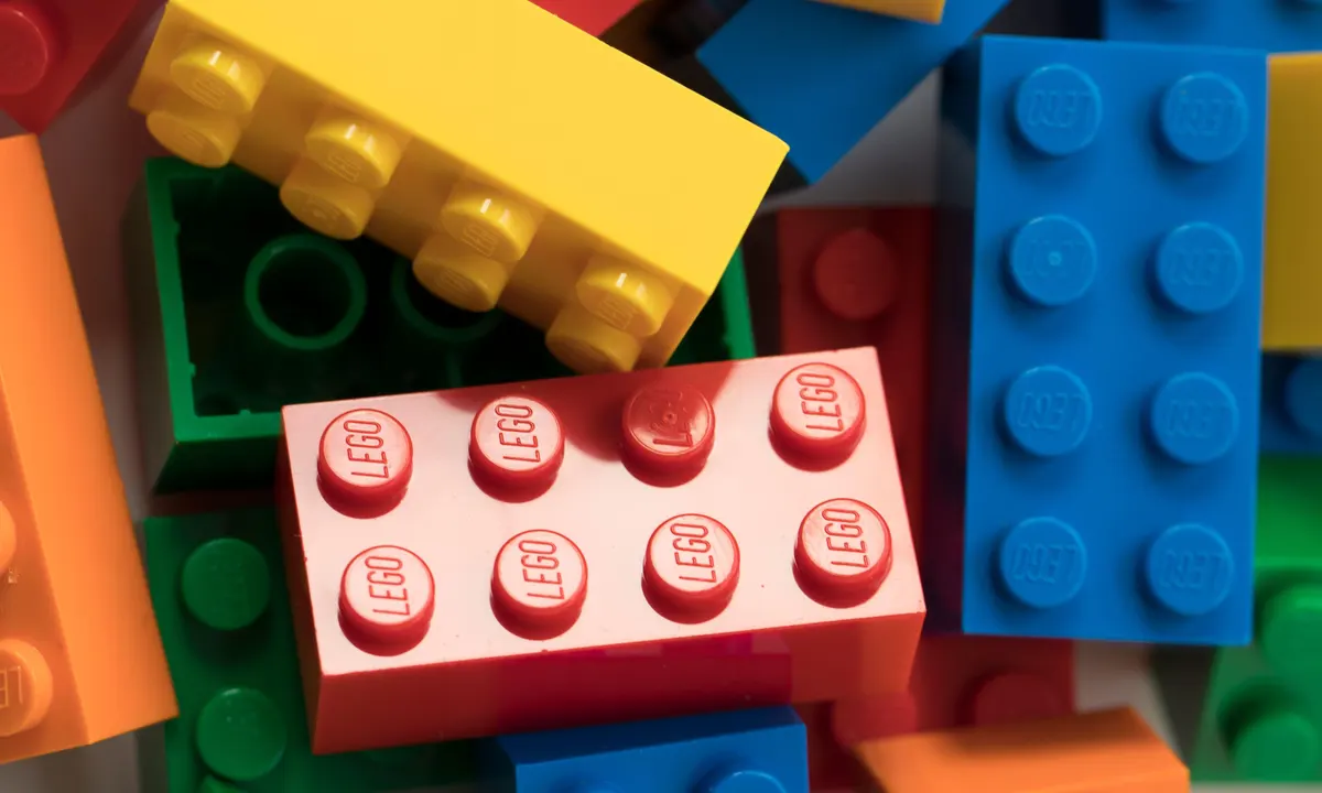 Lego plans digital growth