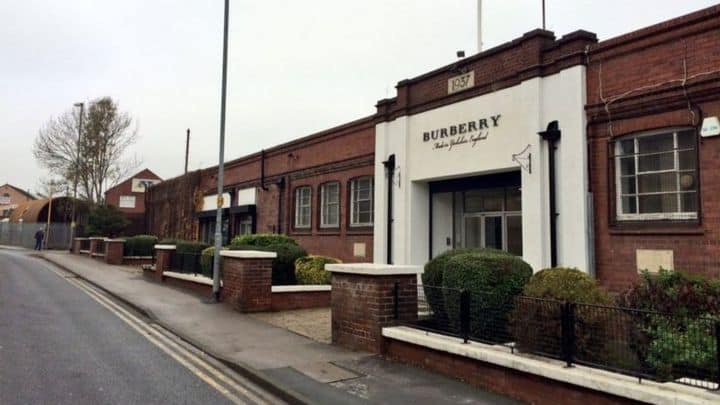 Burberry uses its UK factory to make gowns & masks