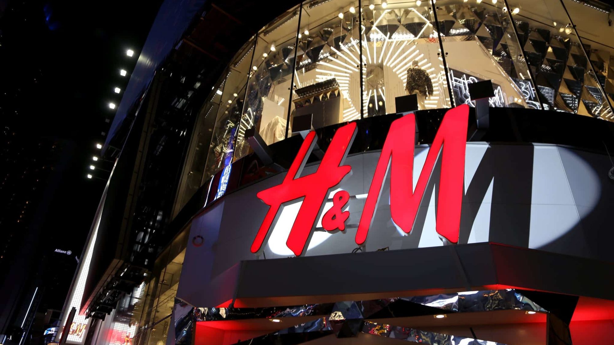 H&M sales knocked by Covid restrictions