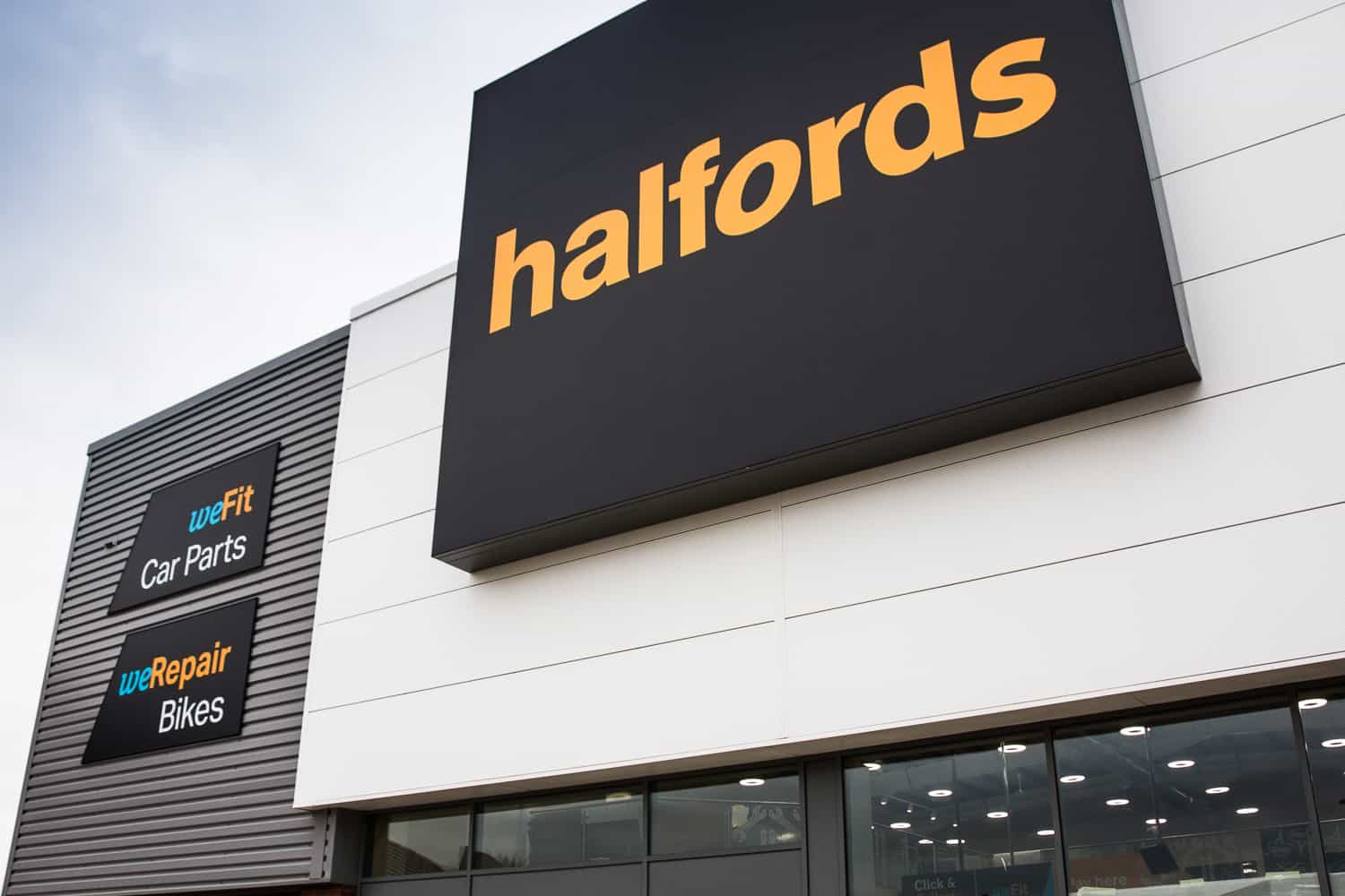 Halfords experiences drop in sales