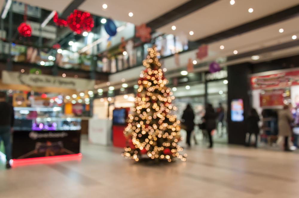 Festive footfall continues to build as weekend shopper traffic rises